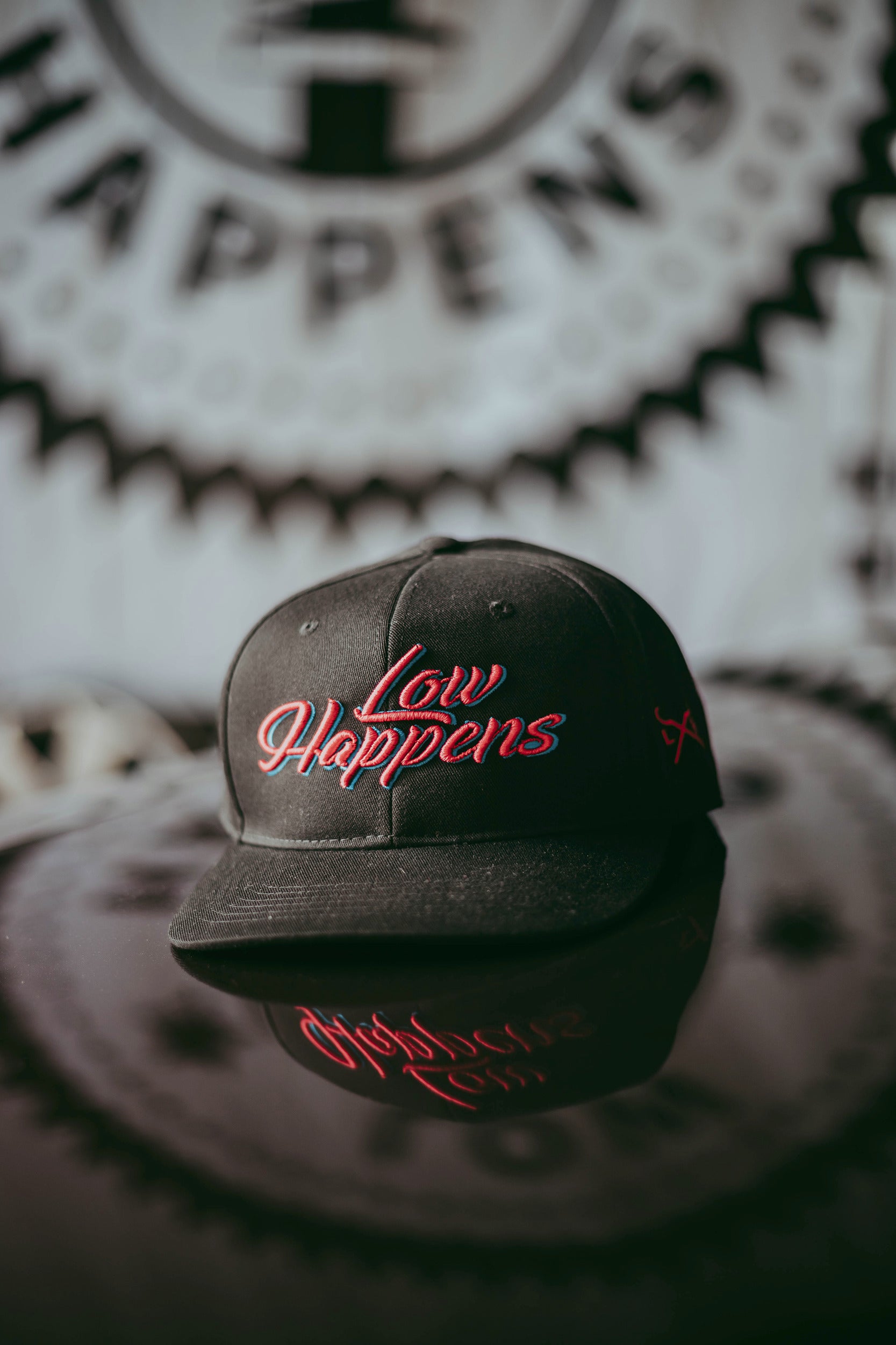 Snap back ar divkrāsu logo